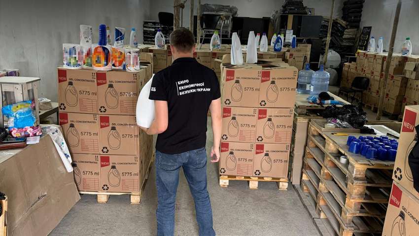 БЭБ разоблачило масштабную схему подделки бытовой химии БЭБ разоблачило масштабную схему подделки бытовой химии