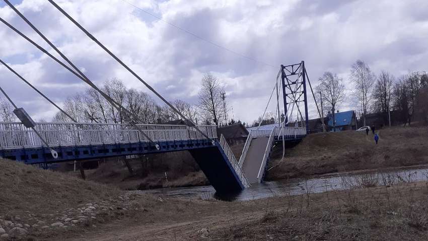 Фотофакт: в России разломился пополам новый мост, который открывала Терешкова