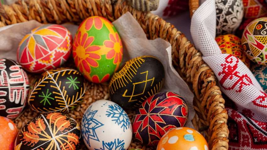 От кровавого распятия до шоколадных яиц: как празднуют Пасху в разных странах