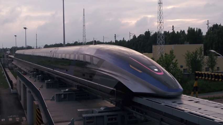 В Китае построили самый быстрый в мире поезд: как он выглядит (ВИДЕО) В Китае построили самый быстрый в мире поезд: как он выглядит (ВИДЕО)