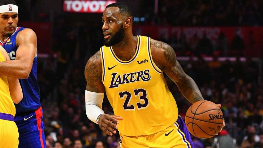 Звезда НБА Леброн Джеймс в игре с «Чикаго» установил сразу три достижения