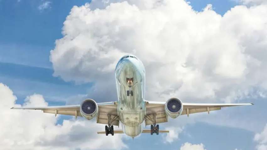 Пасажирських польотів під час війни не буде – Шмигаль Пасажирських польотів під час війни не буде – Шмигаль