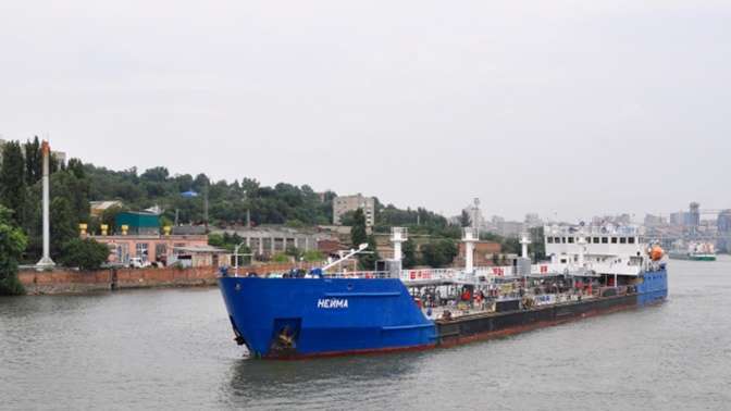 Суд заарештував російський танкер, що блокував українські кораблі в Чорному морі