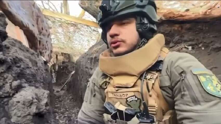 Макрон пообщался с истощенным украинским бойцом и ответил на громкое обвинение Макрон пообщался с истощенным украинским бойцом и ответил на громкое обвинение