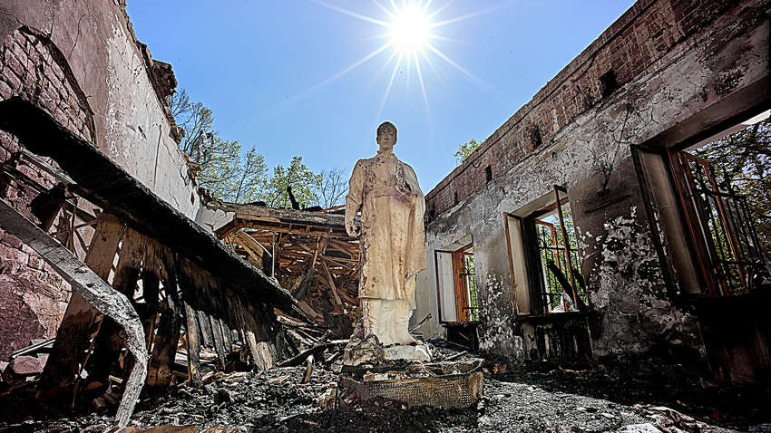 Приказал разрушить украинское наследие: СБУ заочно обвинила генерала РФ