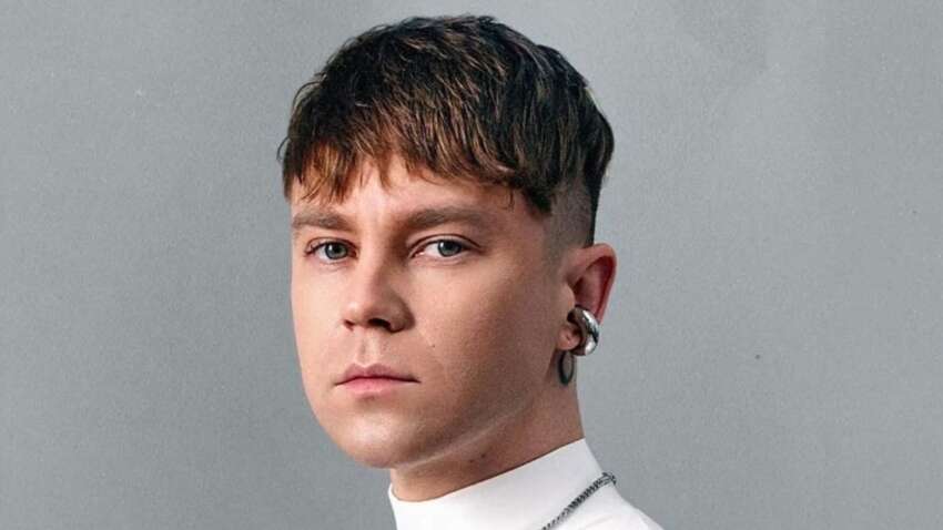 Артем Пивоваров ждал слушателей, которые опоздали из-за обстрела Артем Пивоваров ждал слушателей, которые опоздали из-за обстрела