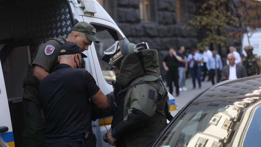 Столичная полиция обезвредила «захватчика» Кабмина. Спецоперацию возглавил Крищенко