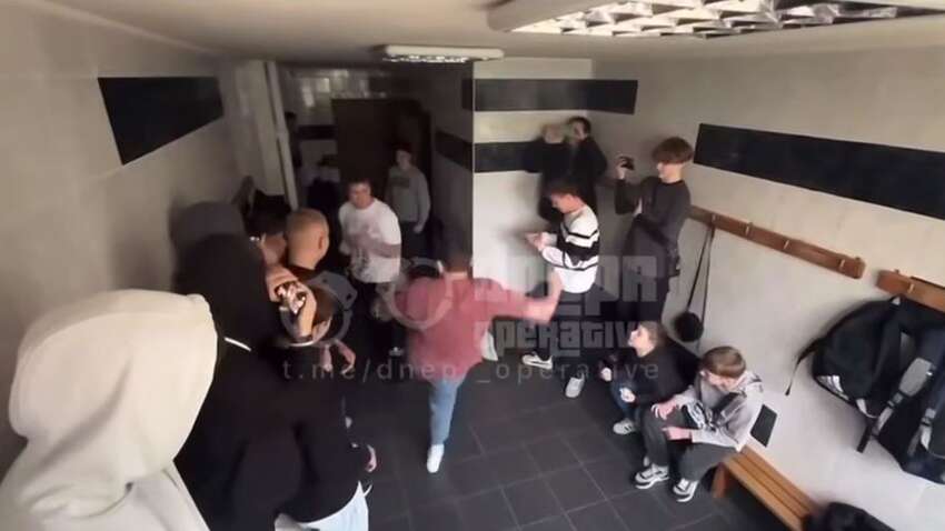 В Днепре школьники устроили драку в гимназии