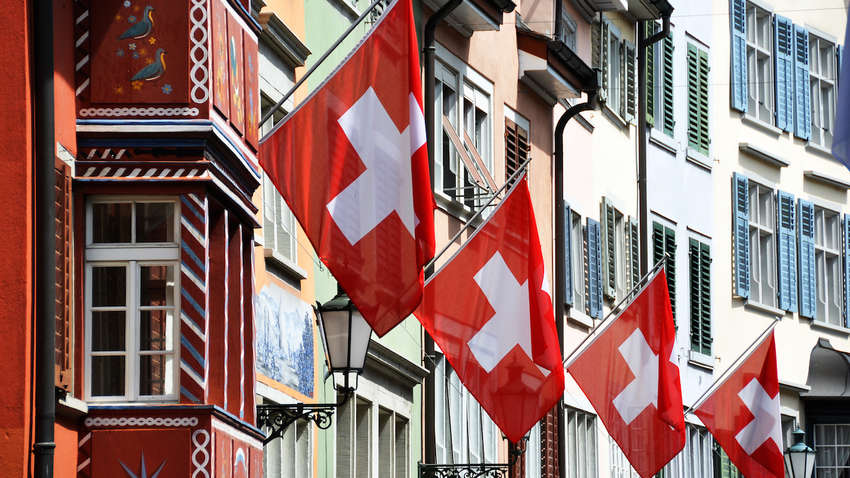 Швейцарці на референдумі вирішили, чи обов'язкові ковід-сертифікати