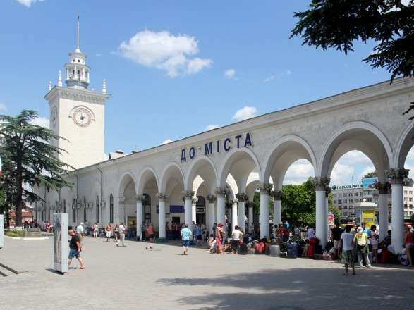 Зеленскому предложили пустить поезда в Крым