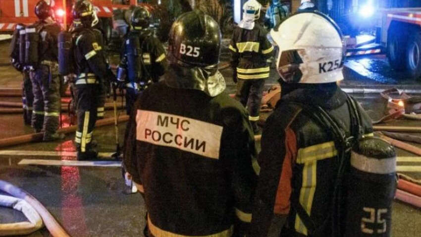 Крупный российский город под атакой дронов больше пяти часов: горожане сообщают о пожарах и взрывах Крупный российский город под атакой дронов больше пяти часов: горожане сообщают о пожарах и взрывах