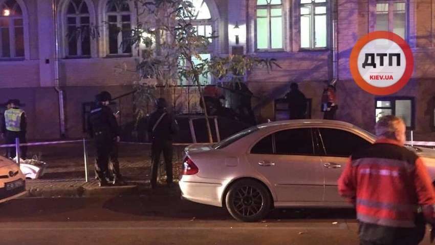 У центрі Києва атошник підірвав гранату, є загиблі і поранені 