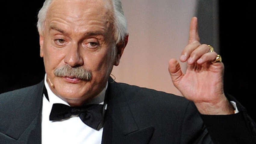 Любимый режиссер Кремля набросился Ефремова после тюрьмы (ВИДЕО) Любимый режиссер Кремля набросился Ефремова после тюрьмы (ВИДЕО)