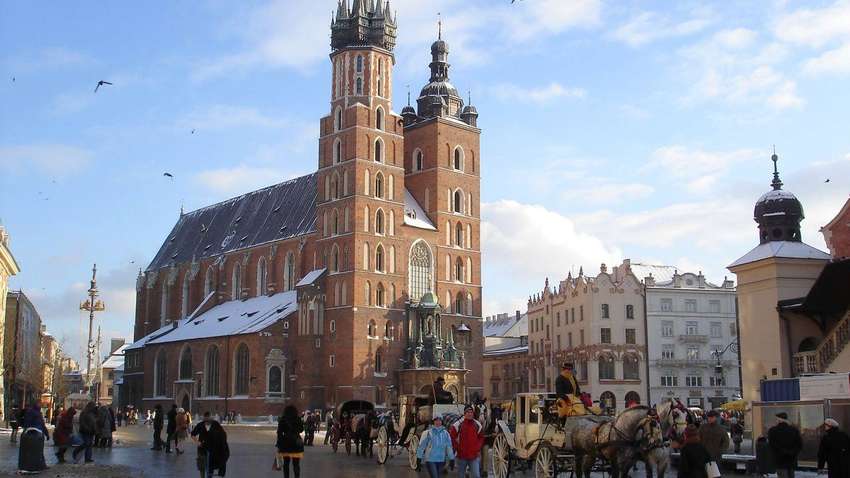 Український турист за допомогою дрону здійснив «замах» на відомий костьол у Кракові 