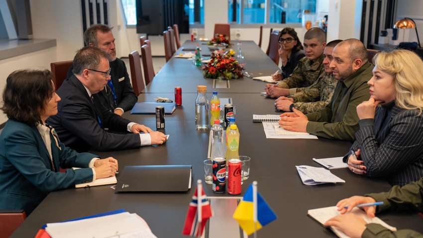 Умеров провел переговоры с министром обороны Норвегии: ключевые вопросы Умеров провел переговоры с министром обороны Норвегии: ключевые вопросы