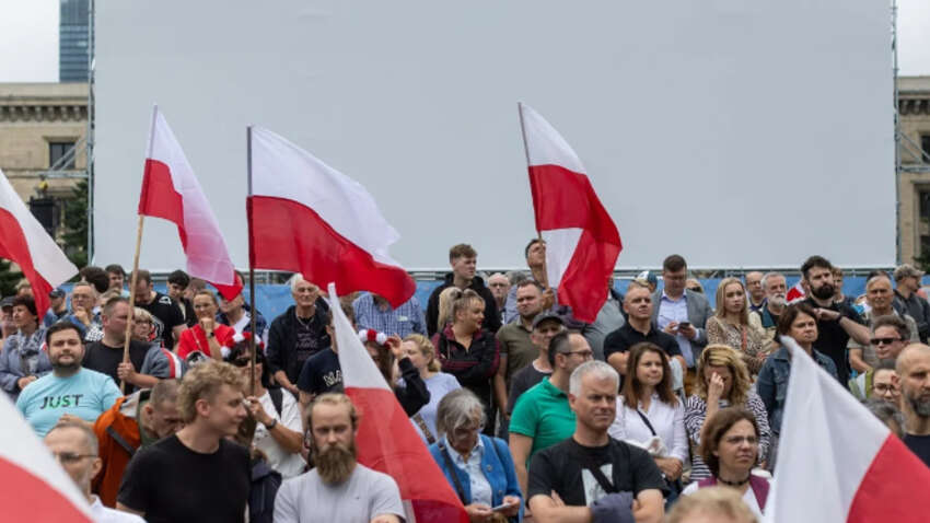 Митинги против Украины в Варшаве и Вроцлаве: сколько и кто платил участникам Митинги против Украины в Варшаве и Вроцлаве: сколько и кто платил участникам