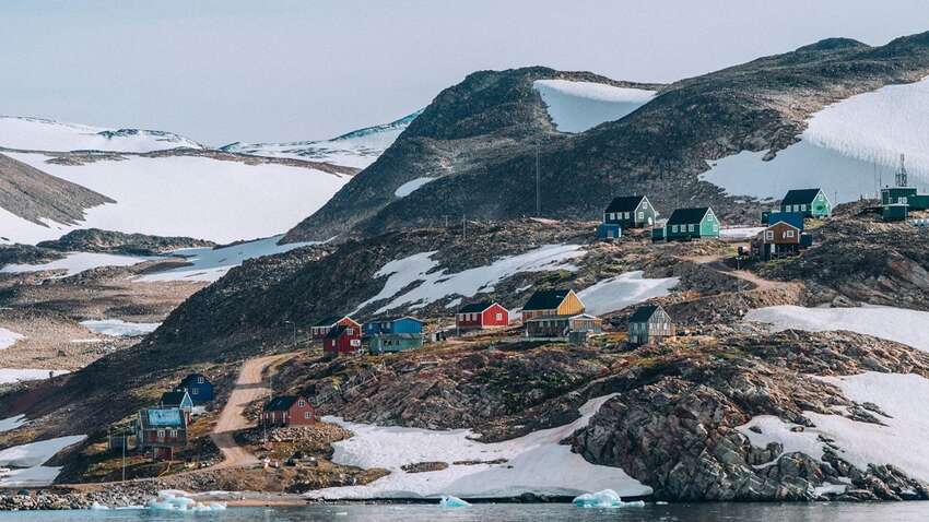 Премьер Гренландии попросил о защите у мира через Трампа: в чем причина 