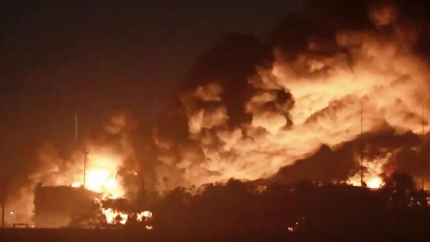 Дроны атаковали важный объект в РФ: где бушует сильный пожар Дроны атаковали важный объект в РФ: где бушует сильный пожар