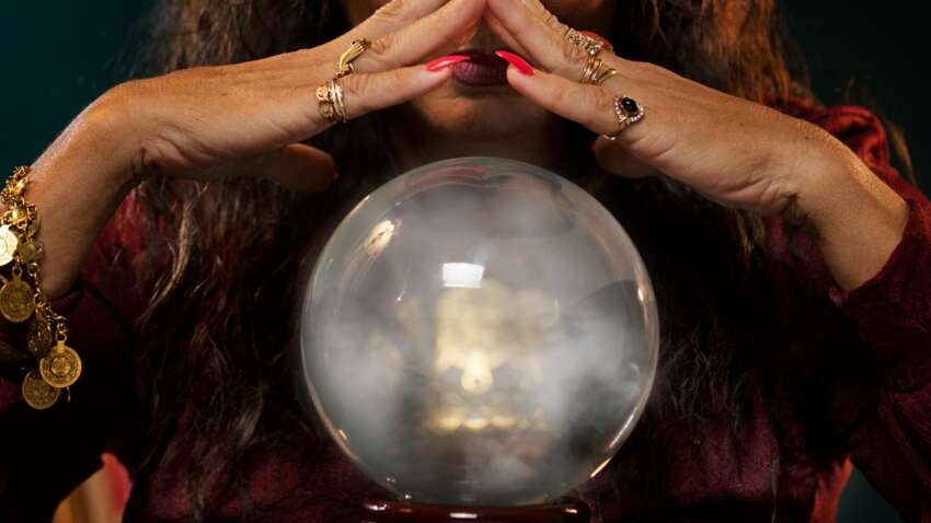 "Сільпо" шукає на роботу провидицю: які вимоги до незвичної вакансії