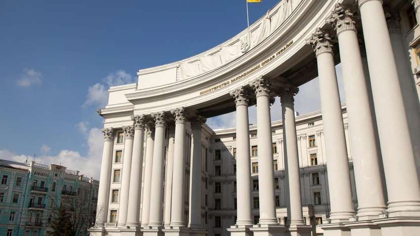 Контрабанда западного оружия из Украины: МИД обвинило Китай во лжи Контрабанда западного оружия из Украины: МИД обвинило Китай во лжи