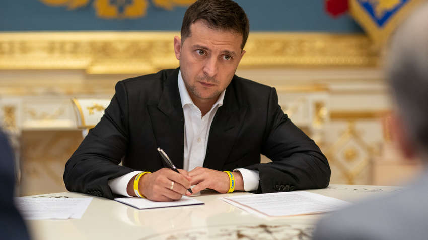 Зеленський заблокував телеканали Медведчука Зеленський заблокував телеканали Медведчука