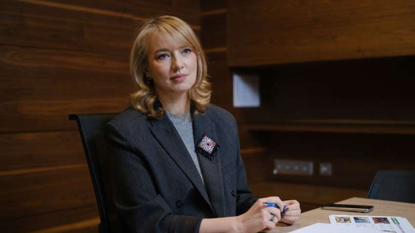 Голова партії «Слуга народу» з'явилася в сережках за більш ніж 300 тисяч гривень (ФОТО)