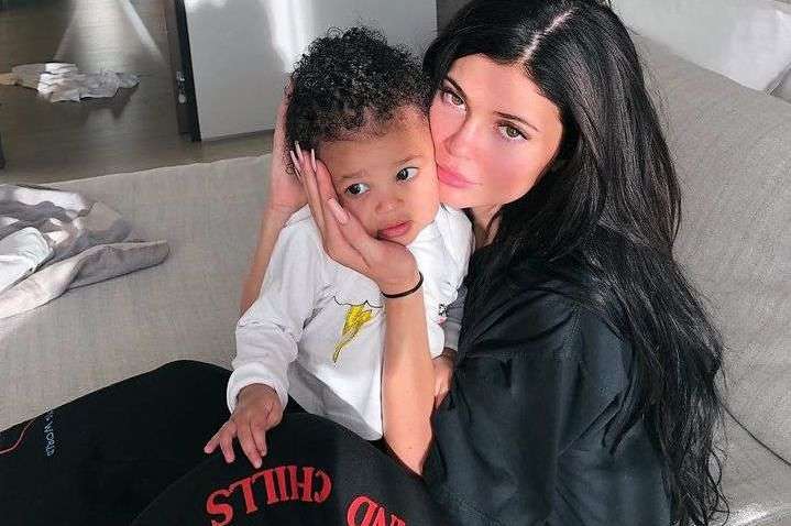 Подарували будинок: однорічна дочка Кайлі Дженнер отримала подарунки на Різдво