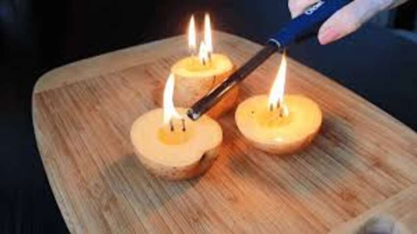 Горітиме годинами: картопляна “свічка”, яка дивує інтернет і рятує від темряви