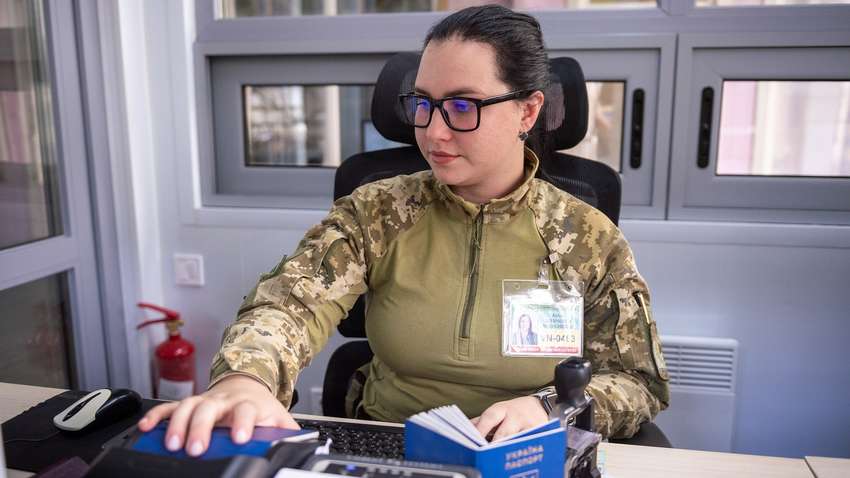 Фіктивні шлюби для втечі: прикордонники викрили схеми ухилення від виїзних обмежень Фіктивні шлюби для втечі: прикордонники викрили схеми ухилення від виїзних обмежень