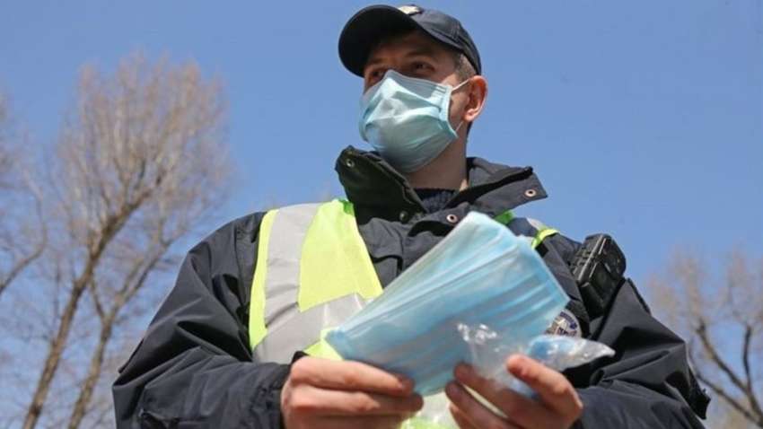 Носіння маски обов'язкове: чи буде поліція штрафувати порушників Носіння маски обов'язкове: чи буде поліція штрафувати порушників