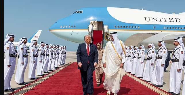 Прем’єр Катару зухвало прокоментував бажання подарувати Трампу літак Прем’єр Катару зухвало прокоментував бажання подарувати Трампу літак