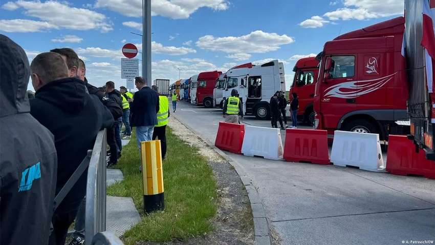 Чи дійсно є російський слід у блокуванні українського кордону: як себе проявили поляки