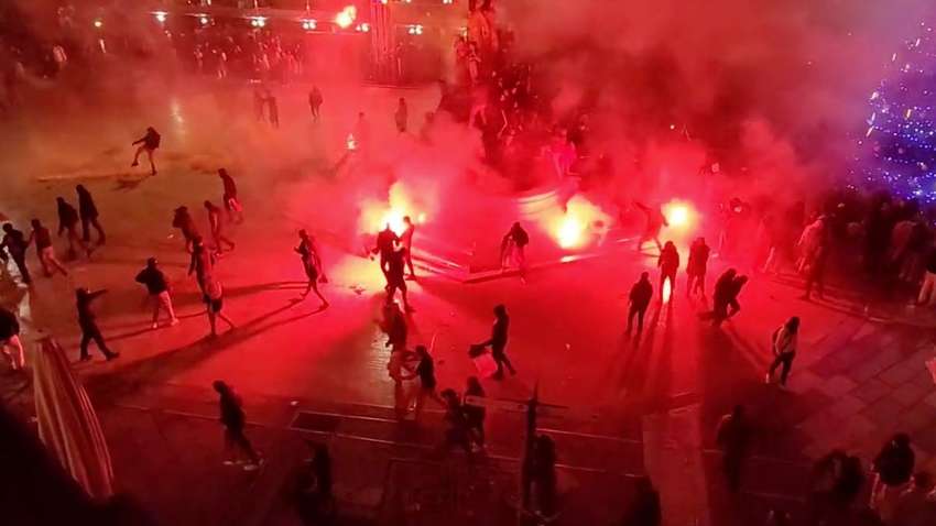 Неспокійна ніч на вулицях Європи. Загинув підліток (ФОТО)