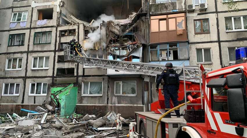 Окупанти влучили «шахедом» по житловому будинку: під завалами шукають людей Окупанти влучили «шахедом» по житловому будинку: під завалами шукають людей