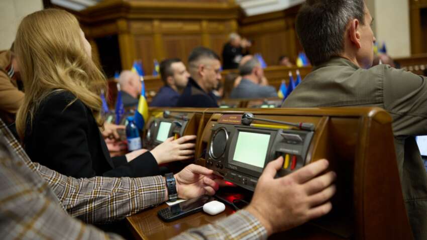 До какого числа в Украине продлена мобилизация и военное положение: итоги голосования в Раде