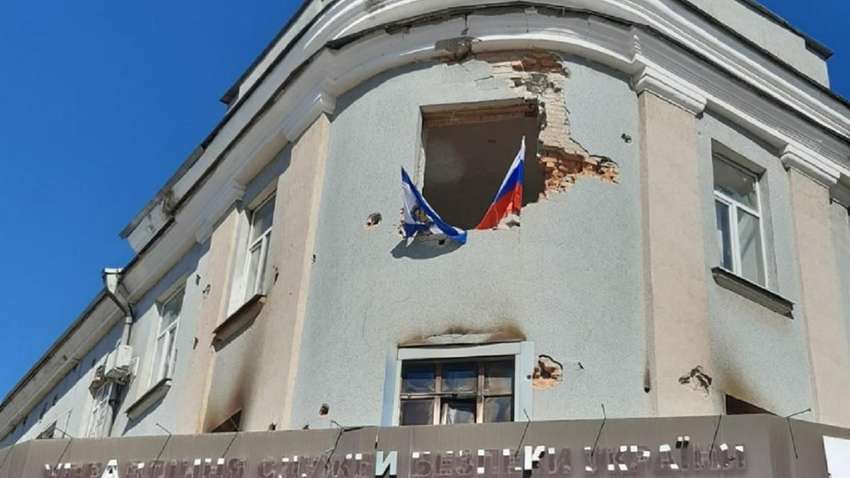 Міни майже у кожному кабінеті: показали, що окупанти зробили з будівлею СБУ у Херсоні (ВІДЕО) Міни майже у кожному кабінеті: показали, що окупанти зробили з будівлею СБУ у Херсоні (ВІДЕО)