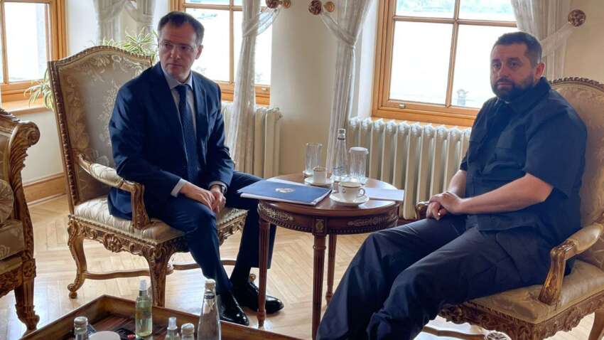 «Півтори години тет-а-тет»: представники України та РФ провели окрему закриту зустріч у Женеві