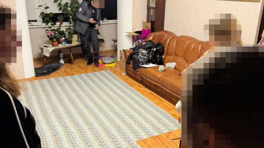 Яким чином правоохоронець «заробив» килим доларів