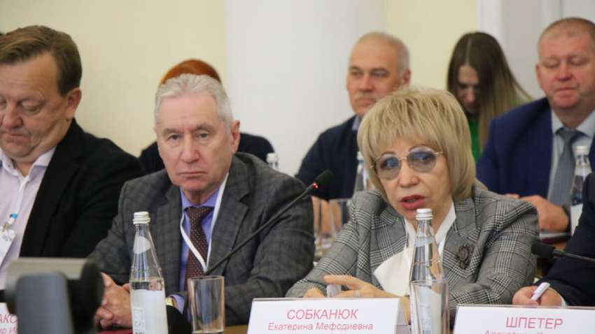 Путинская депутат назвала россиян "червями": призвала создать для них трудовые лагеря