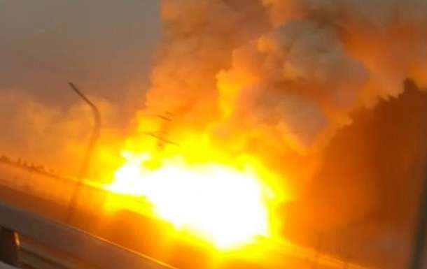 В Казахстане на территории воинской части прогремел мощный взрыв (ВИДЕО) В Казахстане на территории воинской части прогремел мощный взрыв (ВИДЕО)