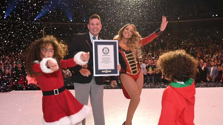 Книга рекордов Гиннесса назвала самую популярную праздничную песню