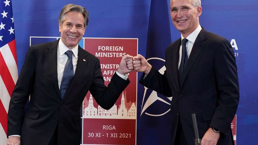 НАТО предупредило Россию о последствиях нападения на Украину