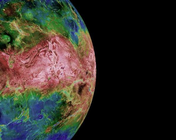 NASA показало первые уникальные фото Венеры в видимом свете NASA показало первые уникальные фото Венеры в видимом свете