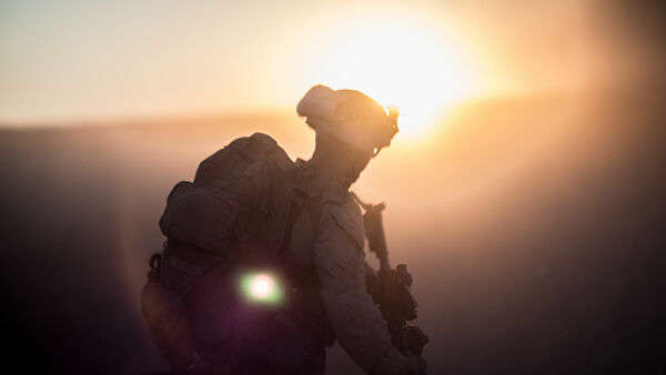 Трамп одобрил отправку дополнительных военных на Ближний Восток