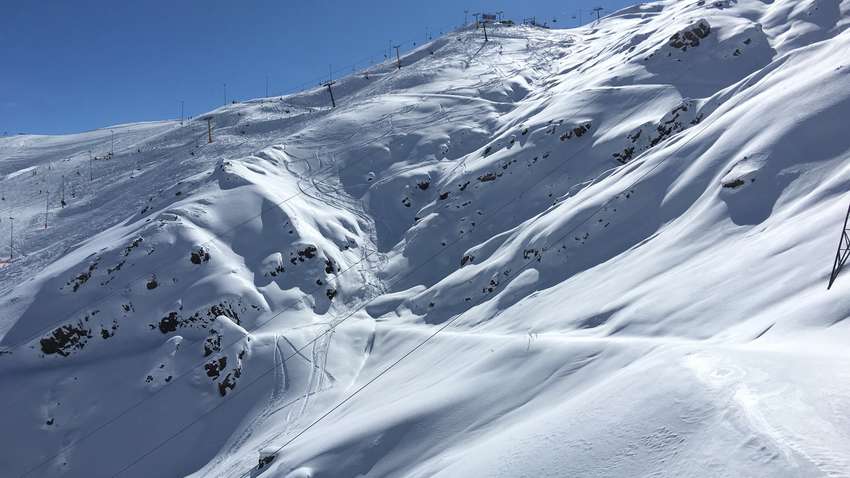 10 альпинистов погибли из-за схода лавины