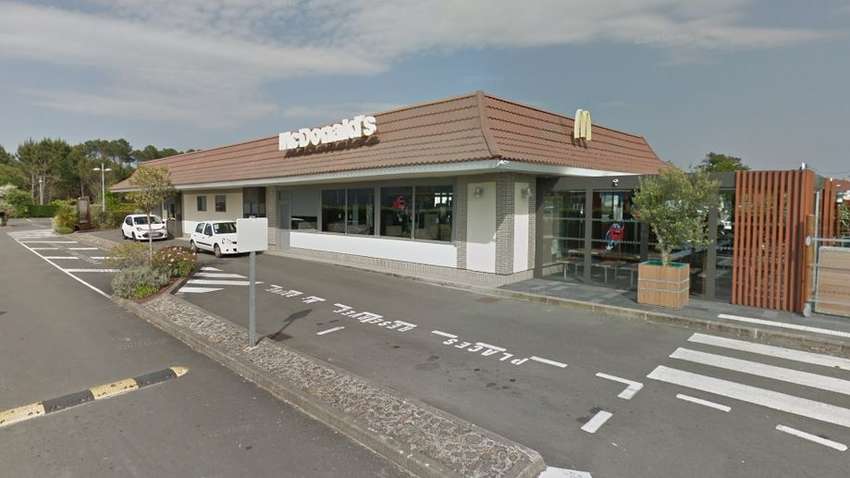 У Франції співробітник McDonald's скоїв суїцид прямо перед рестораном У Франції співробітник McDonald's скоїв суїцид прямо перед рестораном