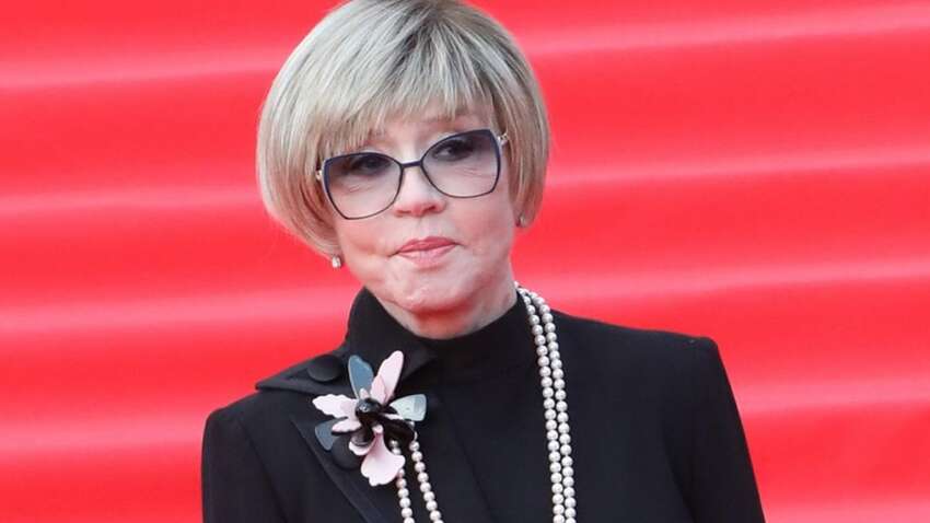 Не сразу узнали: звезда "Москва слезам не верит" вышла в свет