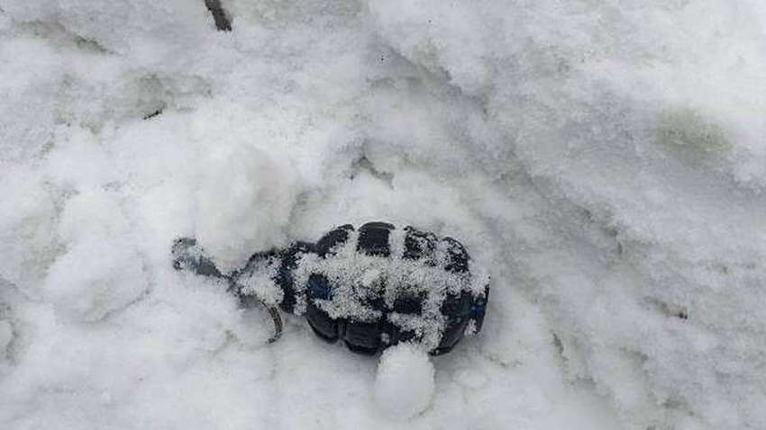 В Киеве возле детского сада мужчина подорвал себя гранатой (ВИДЕО) В Киеве возле детского сада мужчина подорвал себя гранатой (ВИДЕО)
