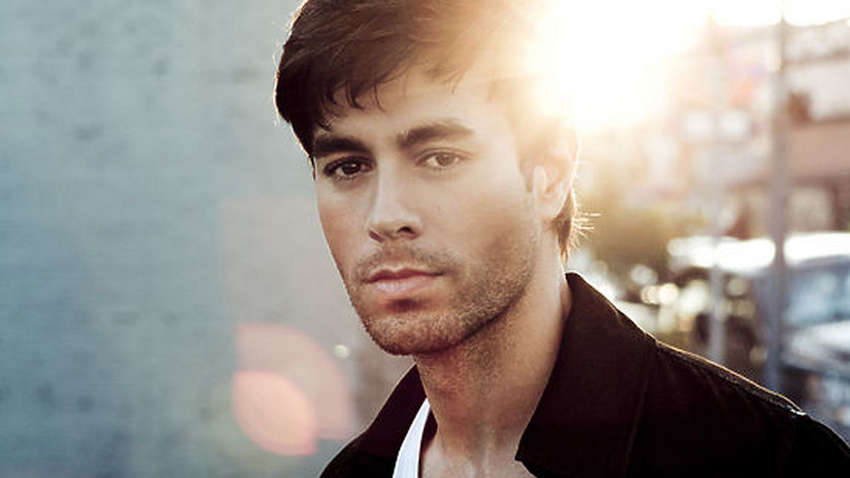 Энрике Иглесиас показал своего новорожденного ребенка