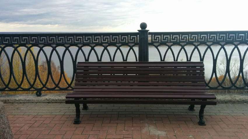 Во французском городе запретили долго сидеть на лавочках